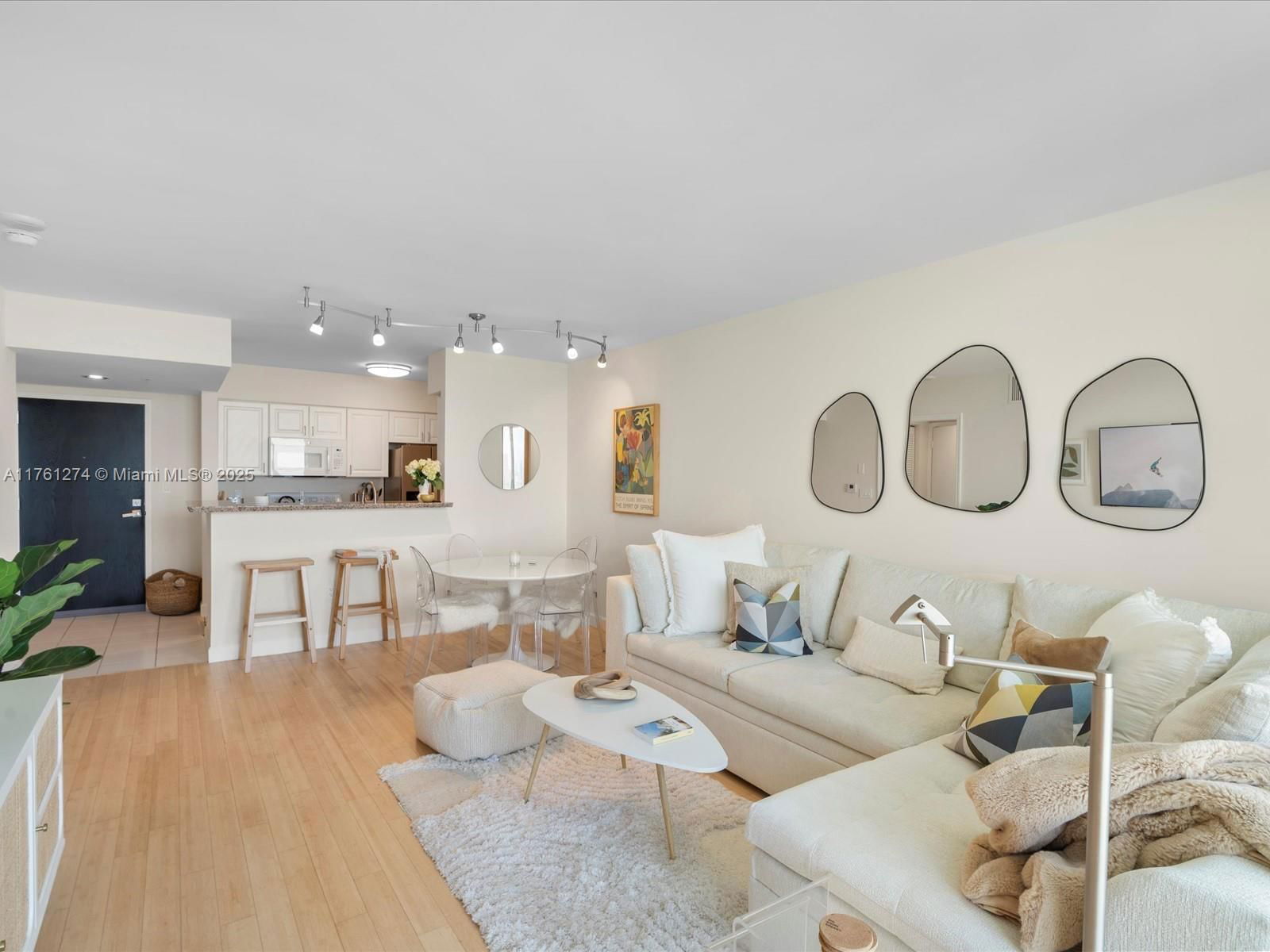 Real estate property located at 90 Alton Rd #2406, Miami-dade, Yacht Club At Portofino C, Miami Beach, FL