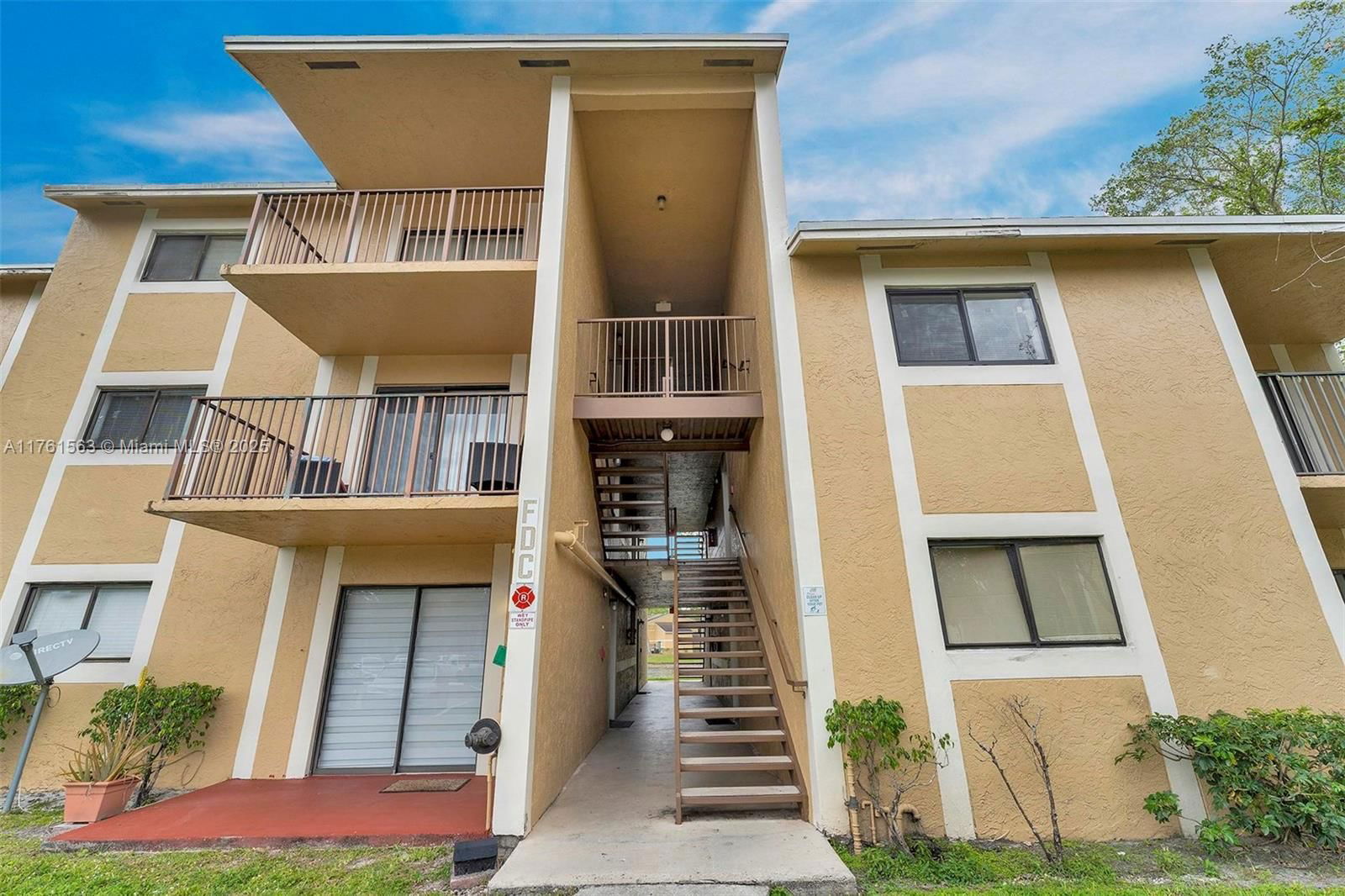 Real estate property located at 301 Palm Way #108, Broward, Palms Of Pembroke Condo, Pembroke Pines, FL