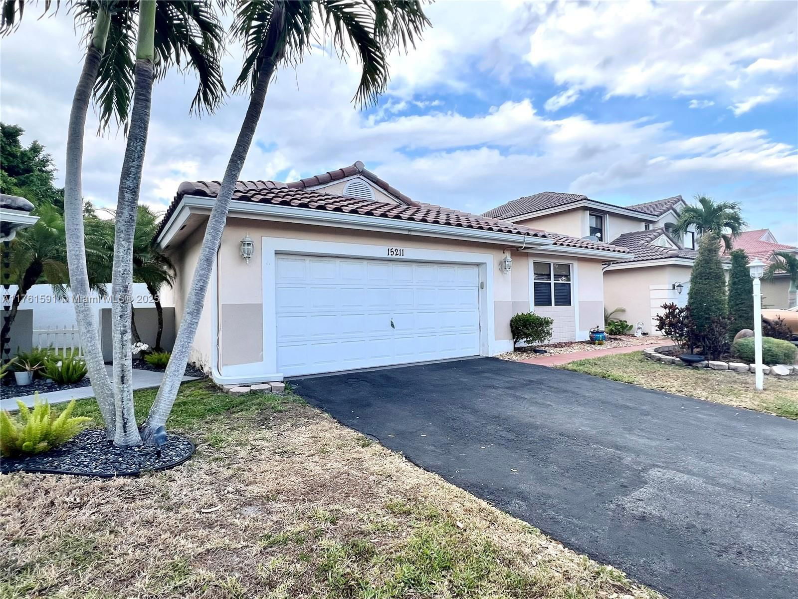 Real estate property located at 15211 Norfolk Ln, Broward, Falcons Lea, Davie, FL