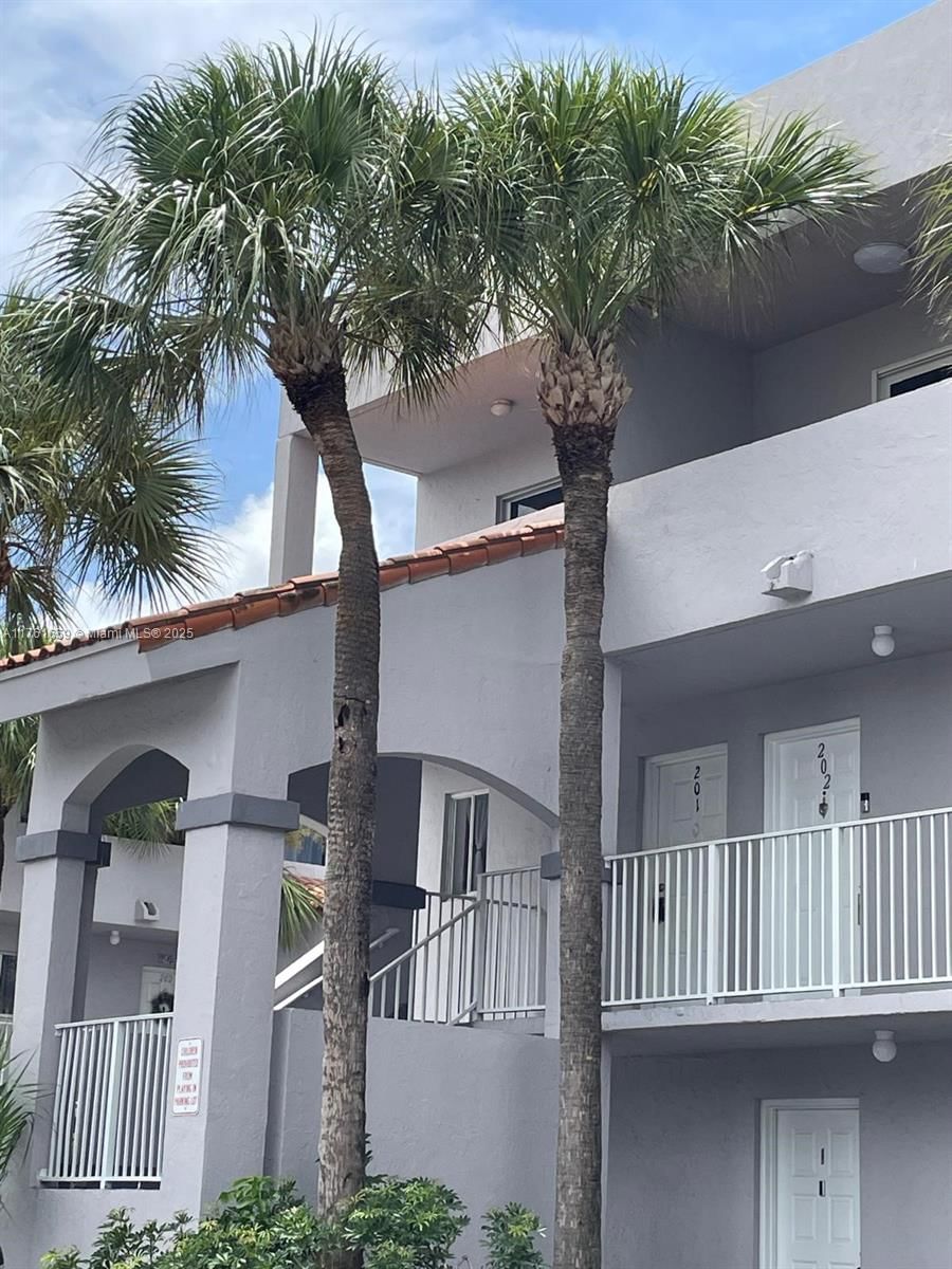 Real estate property located at 2750 76th St #201, Miami-dade, Terrazas Del Sol Condo, Hialeah, FL