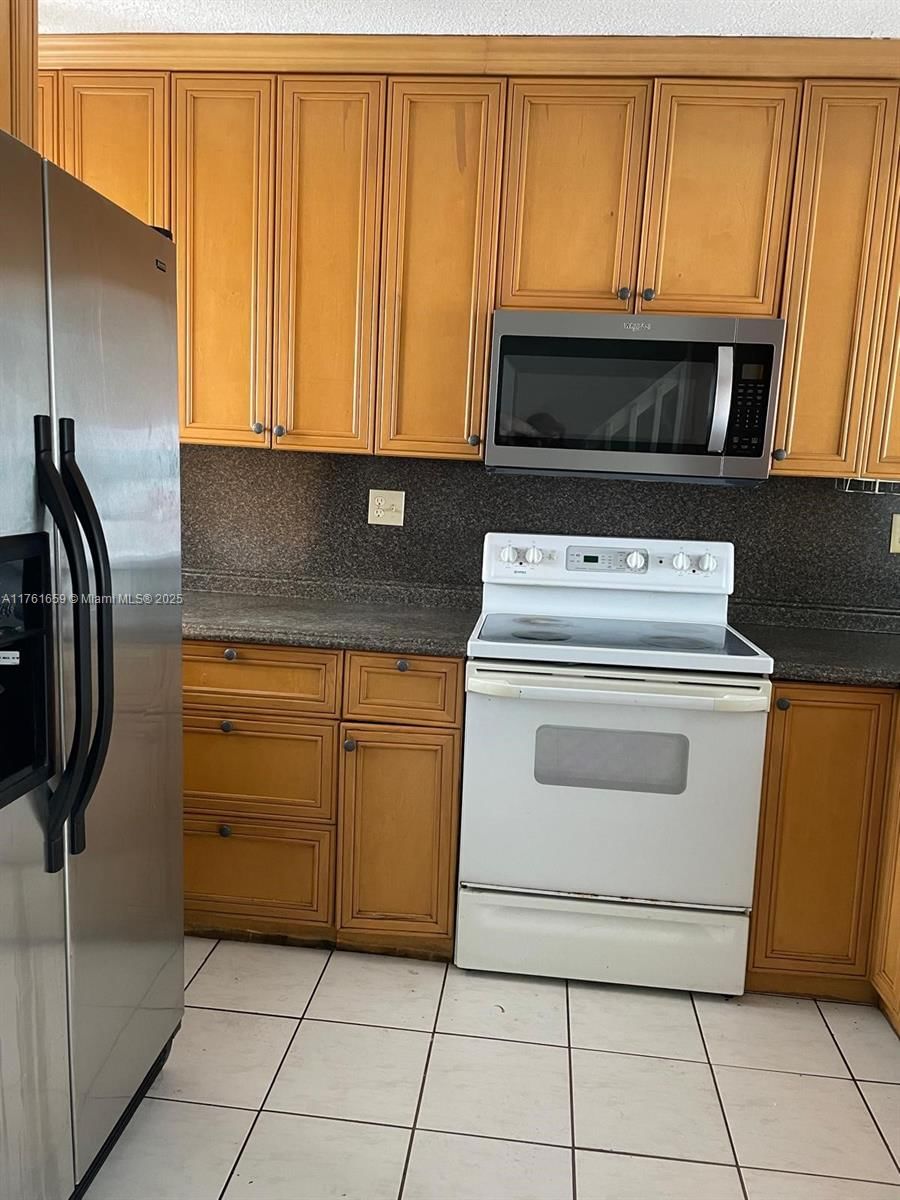 Real estate property located at 2750 76th St #201, Miami-dade, Terrazas Del Sol Condo, Hialeah, FL