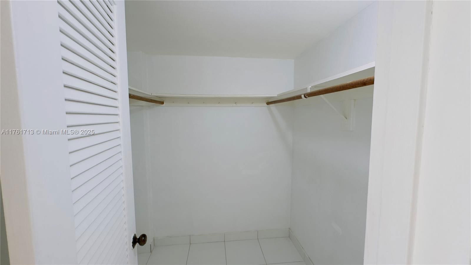 Real estate property located at 2851 Leonard Dr J204, Miami-dade, Point East Sec Ii Condo, Aventura, FL