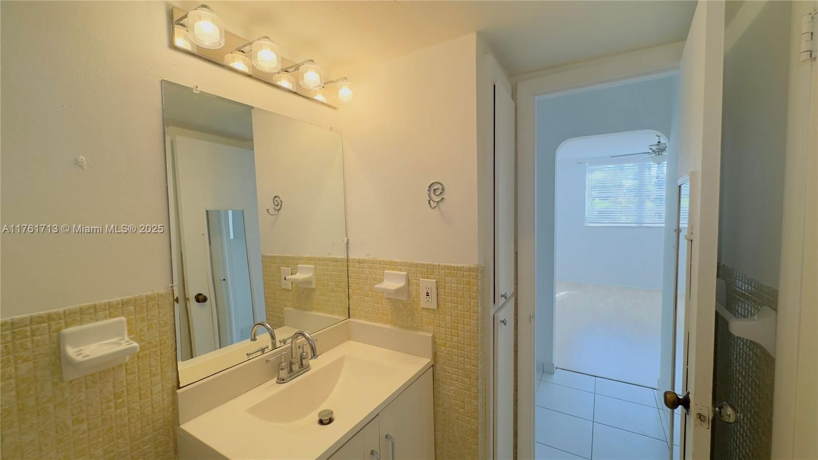Real estate property located at 2851 Leonard Dr J204, Miami-dade, Point East Sec Ii Condo, Aventura, FL
