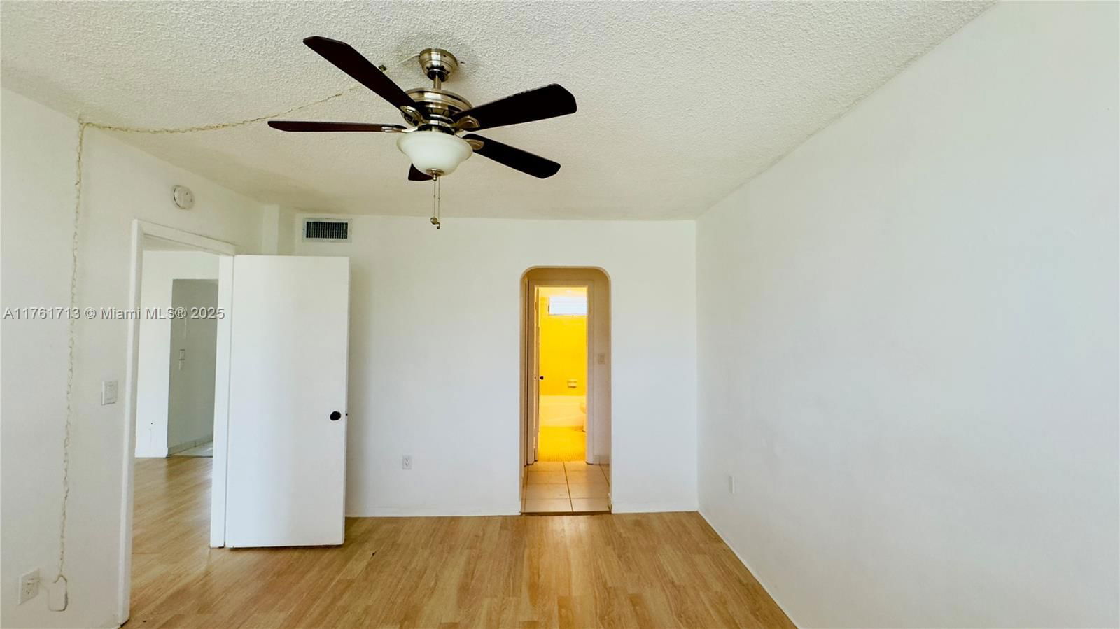 Real estate property located at 2851 Leonard Dr J204, Miami-dade, Point East Sec Ii Condo, Aventura, FL