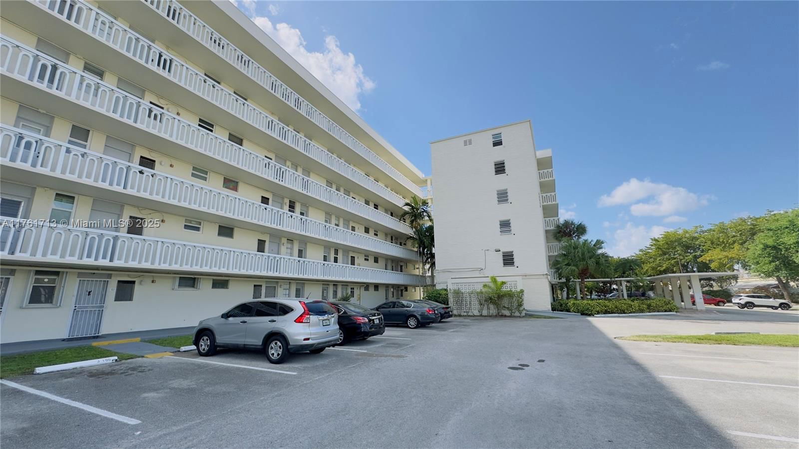 Real estate property located at 2851 Leonard Dr J204, Miami-dade, Point East Sec Ii Condo, Aventura, FL