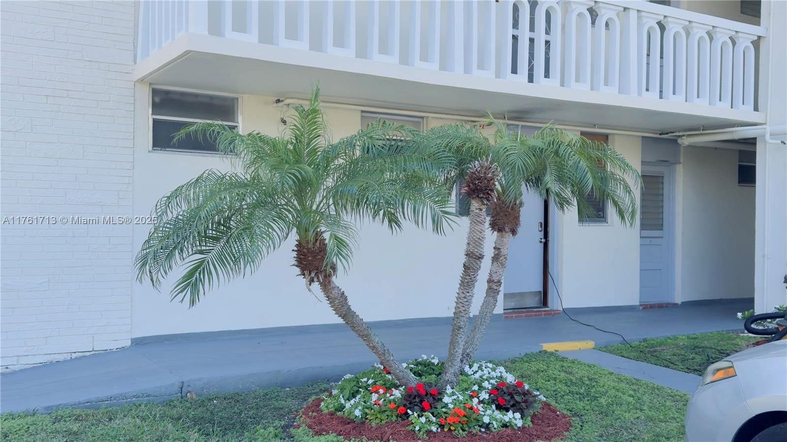 Real estate property located at 2851 Leonard Dr J204, Miami-dade, Point East Sec Ii Condo, Aventura, FL