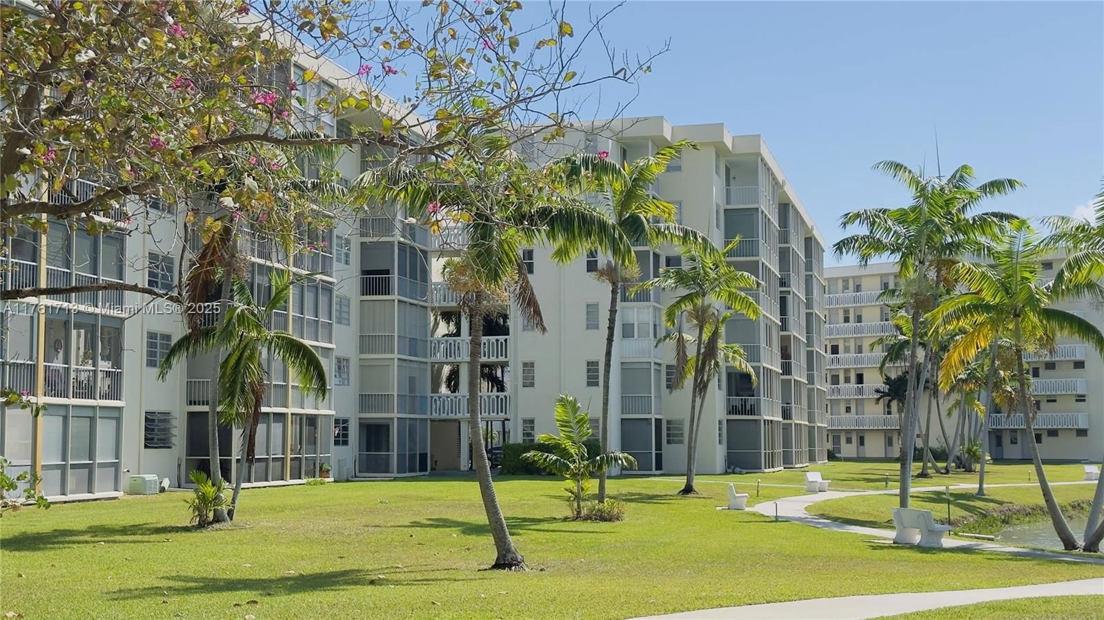 Real estate property located at 2851 Leonard Dr J204, Miami-dade, Point East Sec Ii Condo, Aventura, FL