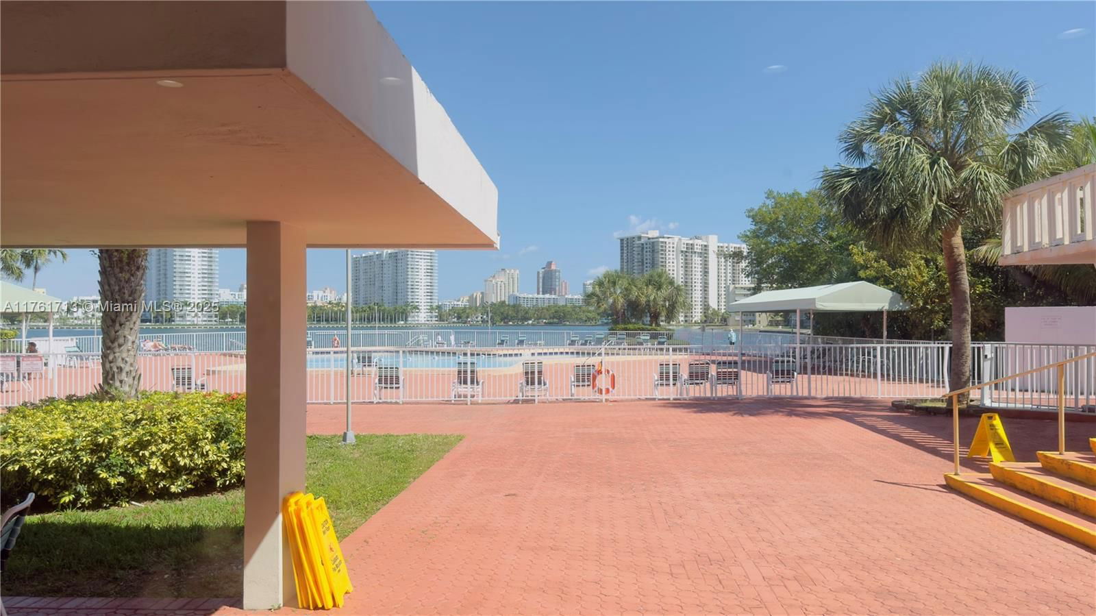 Real estate property located at 2851 Leonard Dr J204, Miami-dade, Point East Sec Ii Condo, Aventura, FL