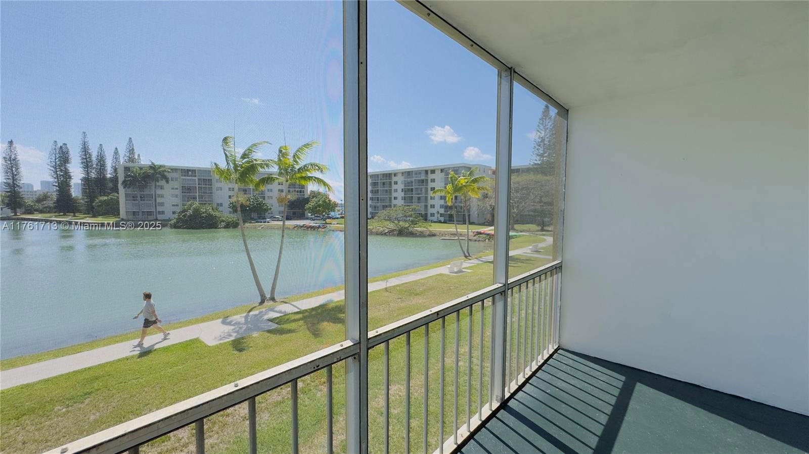 Real estate property located at 2851 Leonard Dr J204, Miami-dade, Point East Sec Ii Condo, Aventura, FL