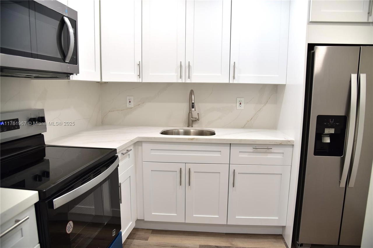 Real estate property located at 6070 18th Ave #310, Miami-dade, Palmetto Springs Condo Vi, Hialeah, FL