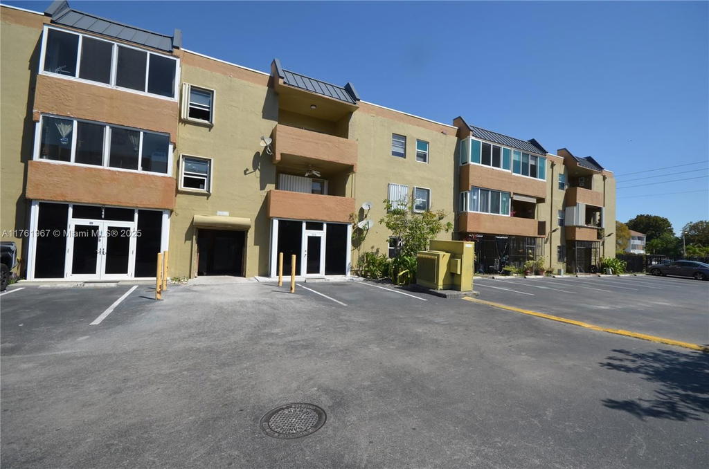 Real estate property located at 6070 18th Ave #310, Miami-dade, Palmetto Springs Condo Vi, Hialeah, FL