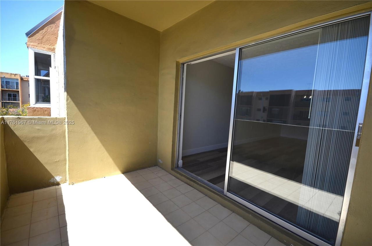 Real estate property located at 6070 18th Ave #310, Miami-dade, Palmetto Springs Condo Vi, Hialeah, FL
