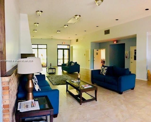 Real estate property located at 7740 50th St #210, Broward, Cascades Of Lauderhill 2, Lauderhill, FL