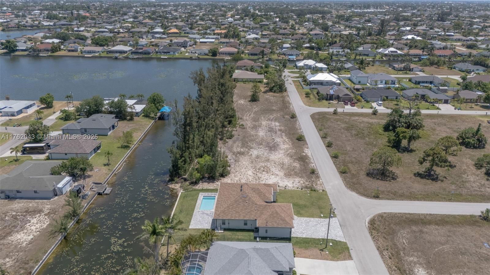 Real estate property located at 601 SW 13TH ST, Lee, Cape Coral, Cape Coral, FL