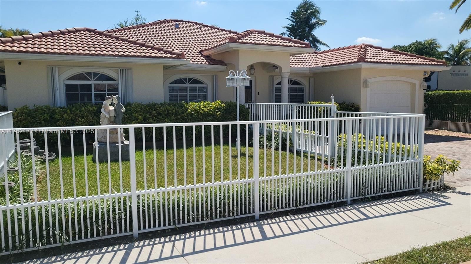 Real estate property located at 14384 167th Ter, Miami-dade, Laguna Ponds Sec 2, Miami, FL