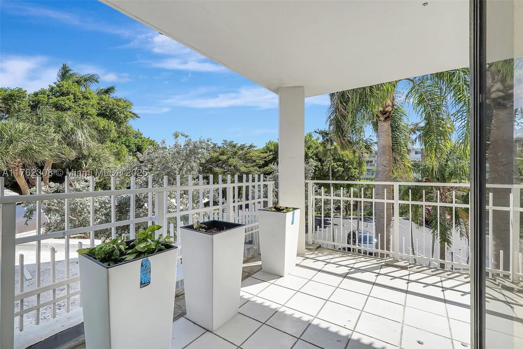 Real estate property located at 4000 Towerside Ter #302, Miami-dade, The Towers Of Quayside Co, Miami, FL