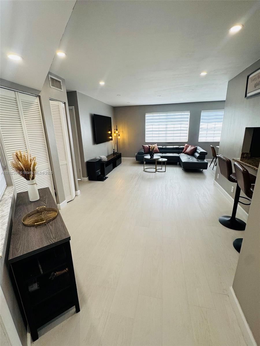 Real estate property located at 8630 3rd St #204, Broward, Windmill Lakes Ii Condo, Pembroke Pines, FL