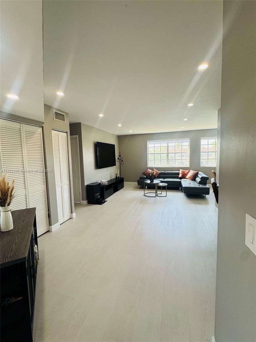 Real estate property located at 8630 3rd St #204, Broward, Windmill Lakes Ii Condo, Pembroke Pines, FL