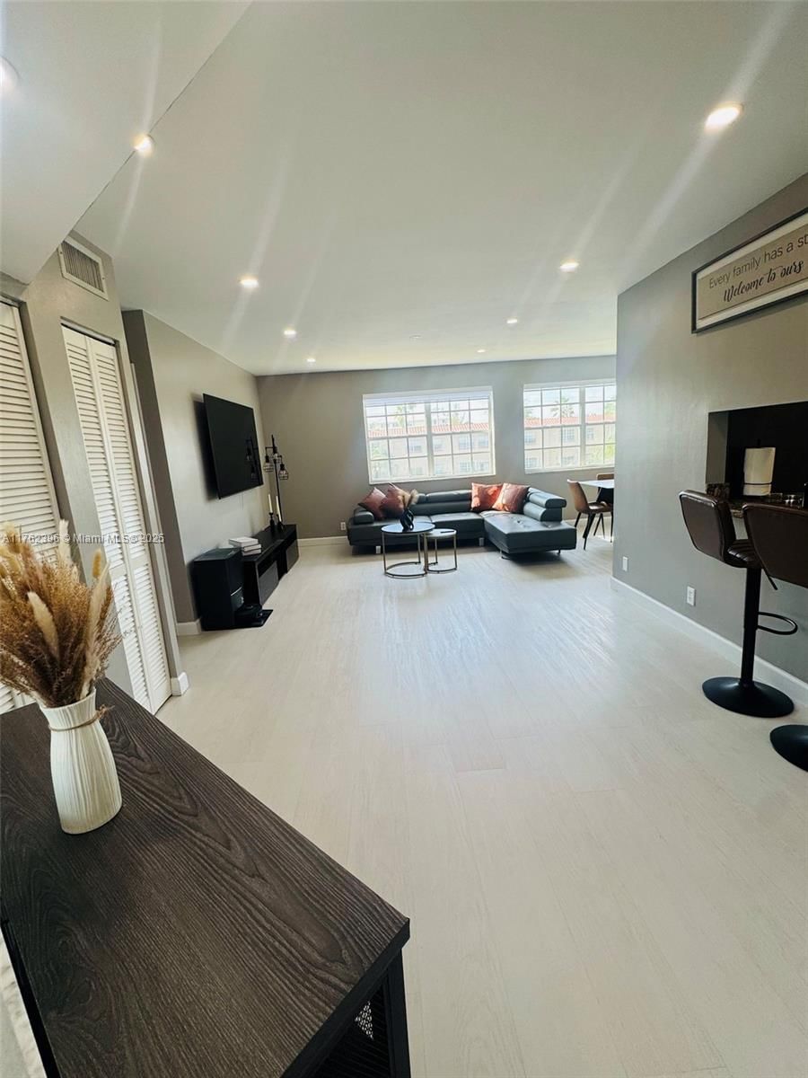 Real estate property located at 8630 3rd St #204, Broward, Windmill Lakes Ii Condo, Pembroke Pines, FL
