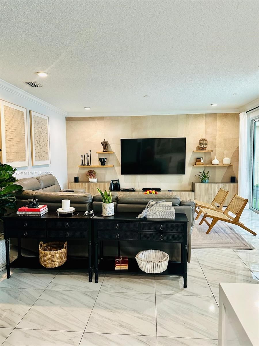 Real estate property located at 1652 Orchid Bnd, Broward, Sector 2-parcels 1 2 3 4, Weston, FL