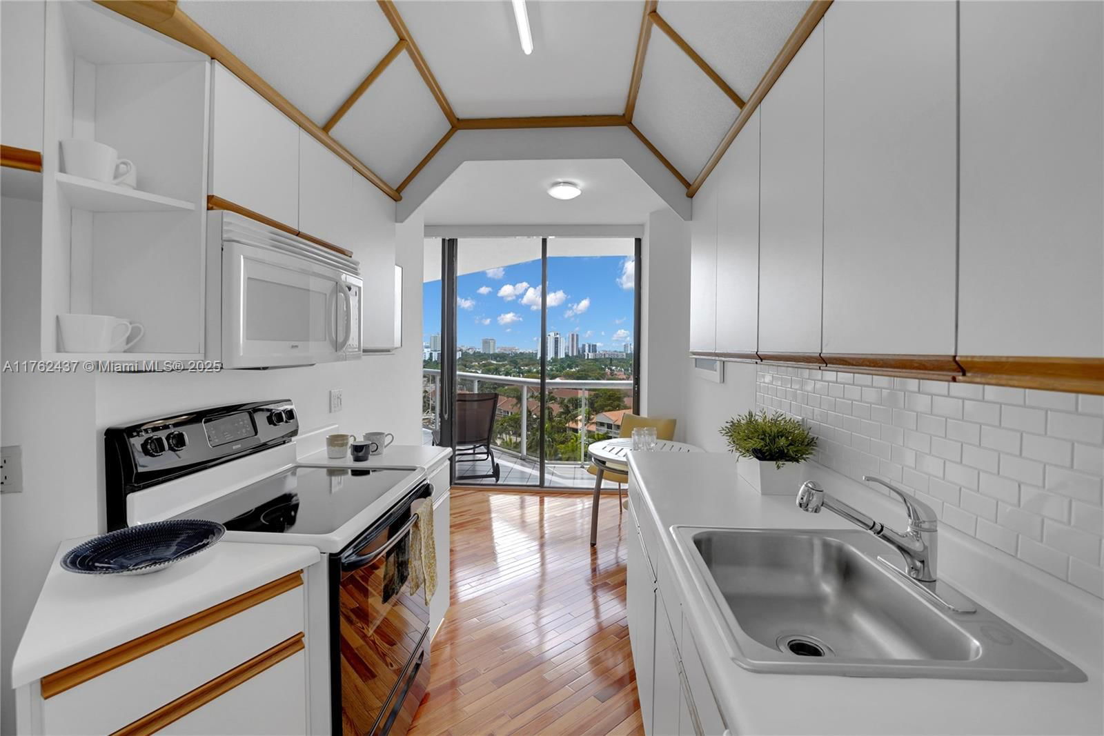 Real estate property located at 3610 Yacht Club Dr #1014, Miami-dade, Portsview @ The Waterways, Aventura, FL