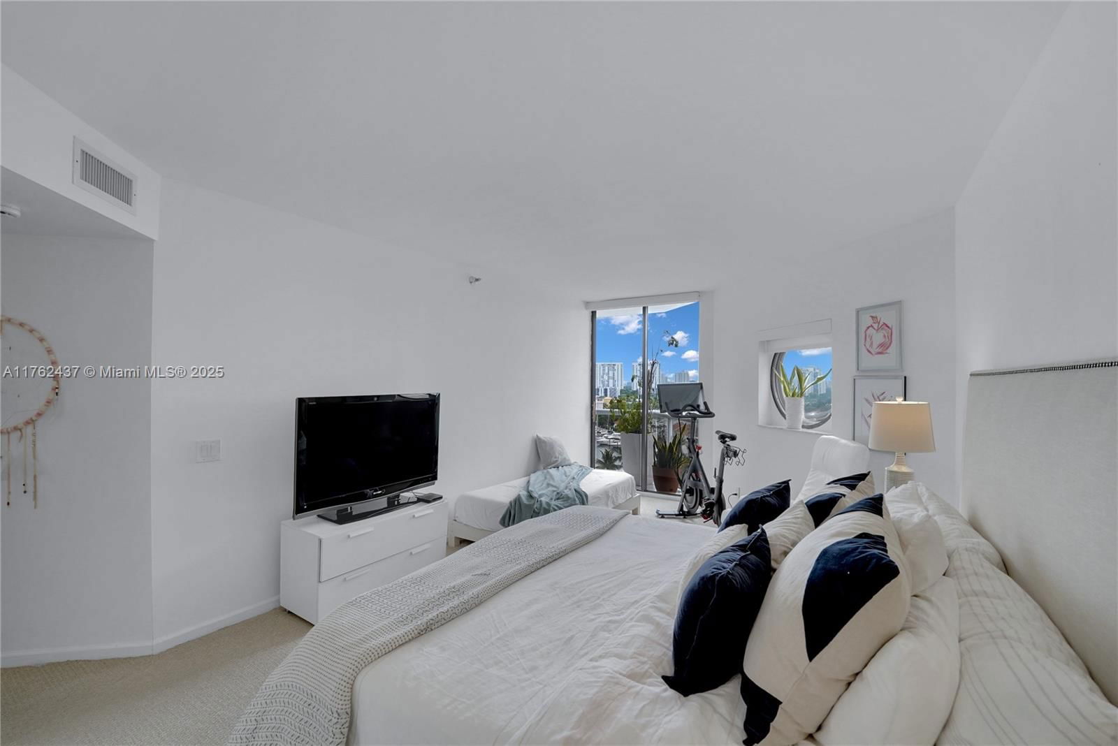 Real estate property located at 3610 Yacht Club Dr #1014, Miami-dade, Portsview @ The Waterways, Aventura, FL
