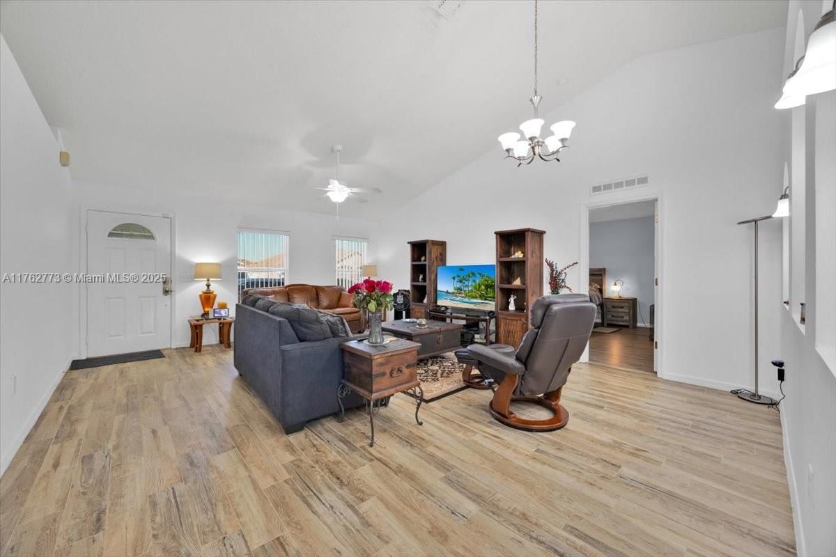 Real estate property located at 335 ASHFORD DR, Polk, Holly Hill Estates, Davenport, FL