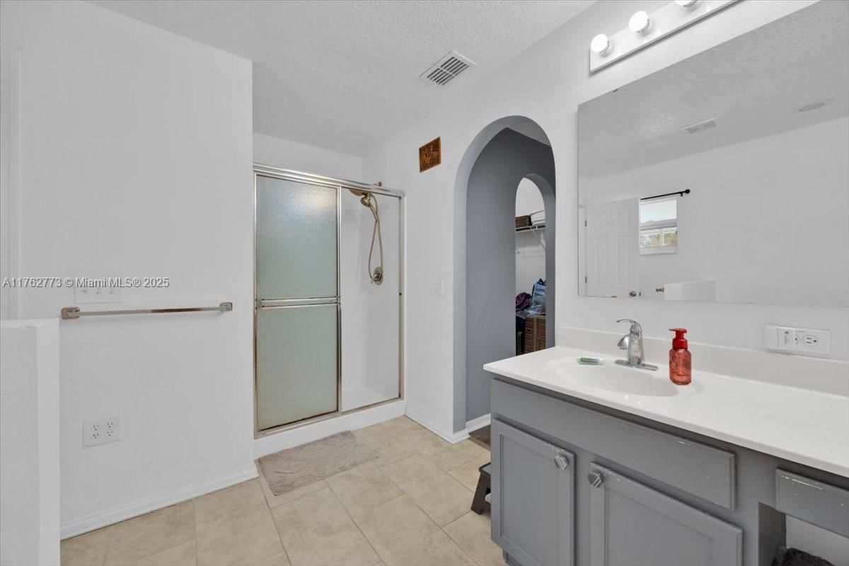 Real estate property located at 335 ASHFORD DR, Polk, Holly Hill Estates, Davenport, FL