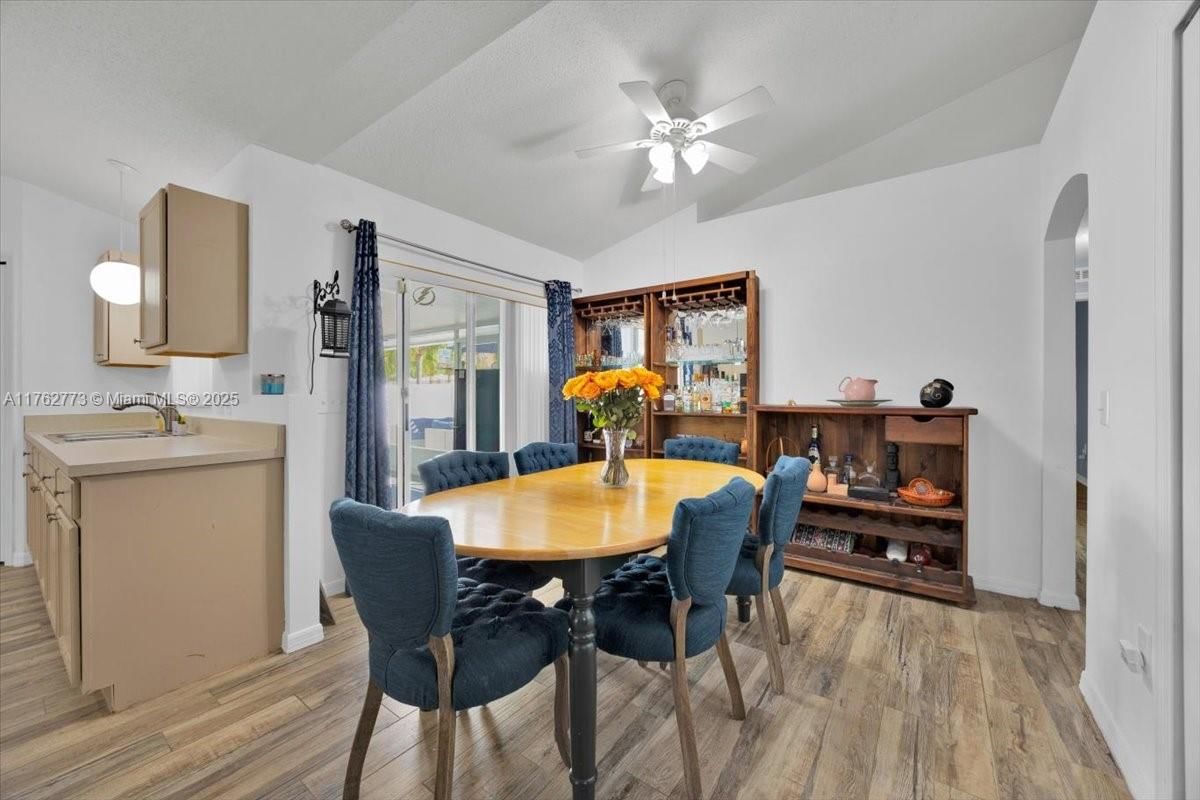 Real estate property located at 335 ASHFORD DR, Polk, Holly Hill Estates, Davenport, FL