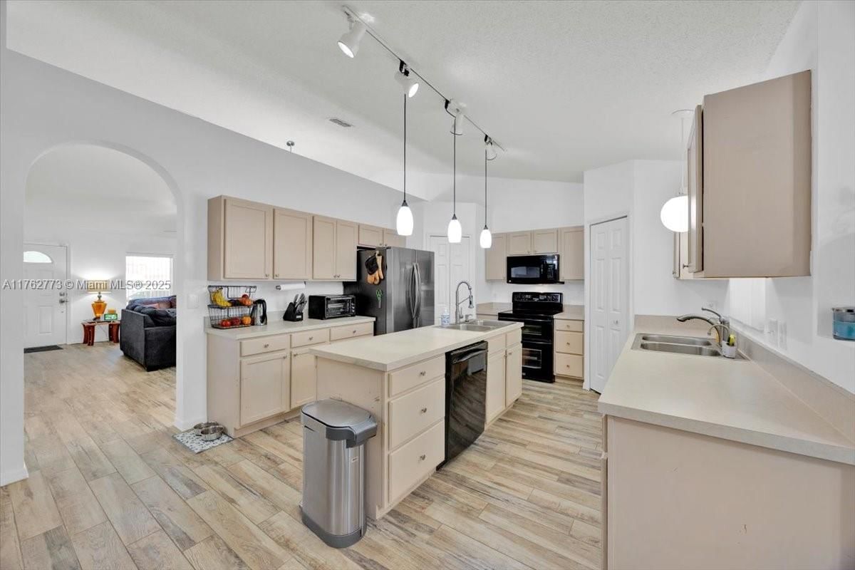 Real estate property located at 335 ASHFORD DR, Polk, Holly Hill Estates, Davenport, FL