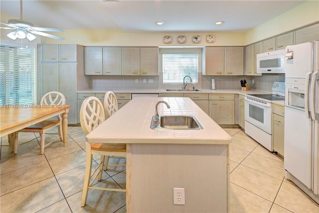 Real estate property located at 10339 Santiago St, Broward, Embassy Lakes, Cooper City, FL