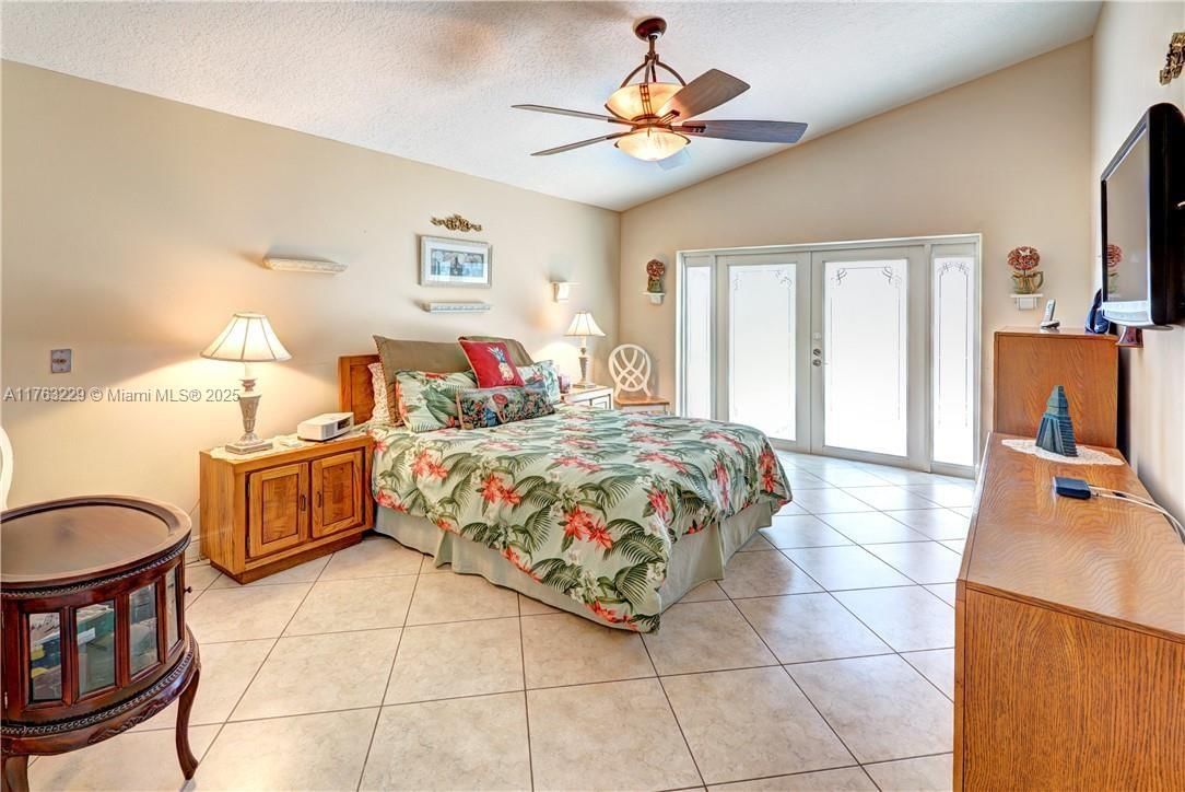 Real estate property located at 10339 Santiago St, Broward, Embassy Lakes, Cooper City, FL