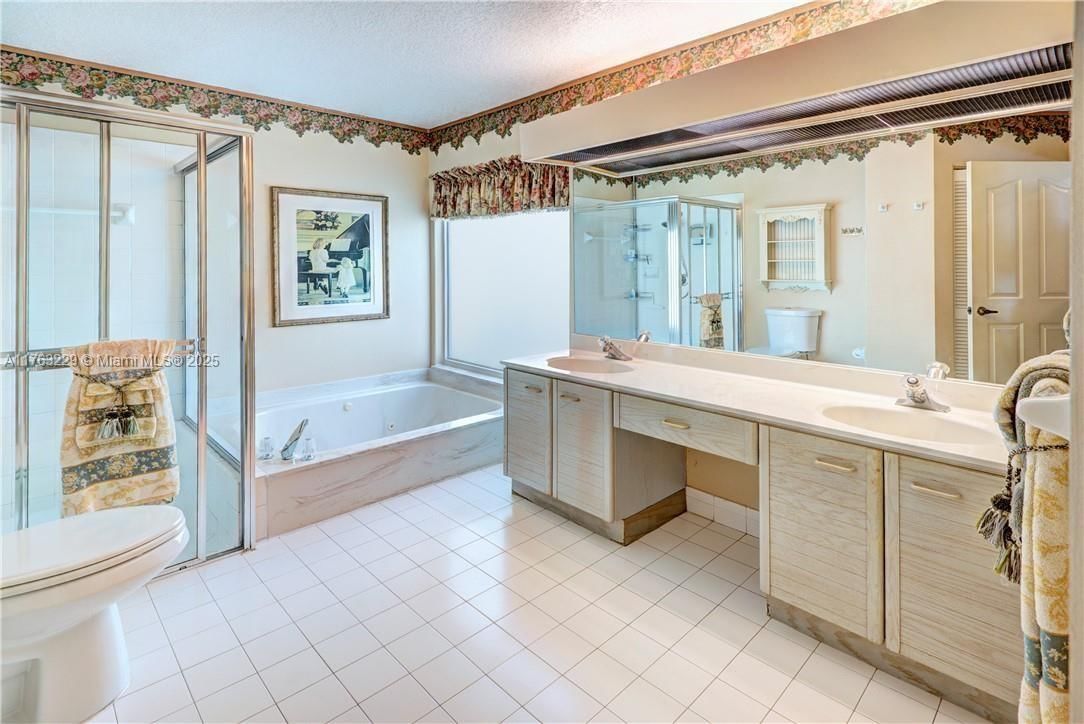 Real estate property located at 10339 Santiago St, Broward, Embassy Lakes, Cooper City, FL