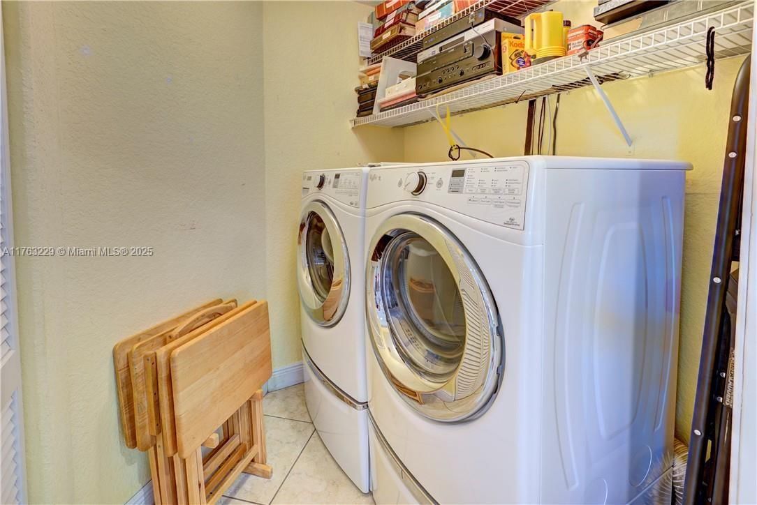 Real estate property located at 10339 Santiago St, Broward, Embassy Lakes, Cooper City, FL