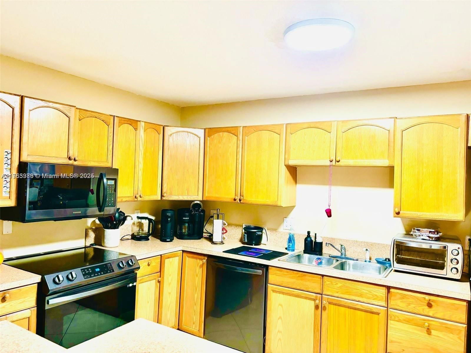 Real estate property located at 1113 24th Ave, Broward, Hoosier Heights, Fort Lauderdale, FL
