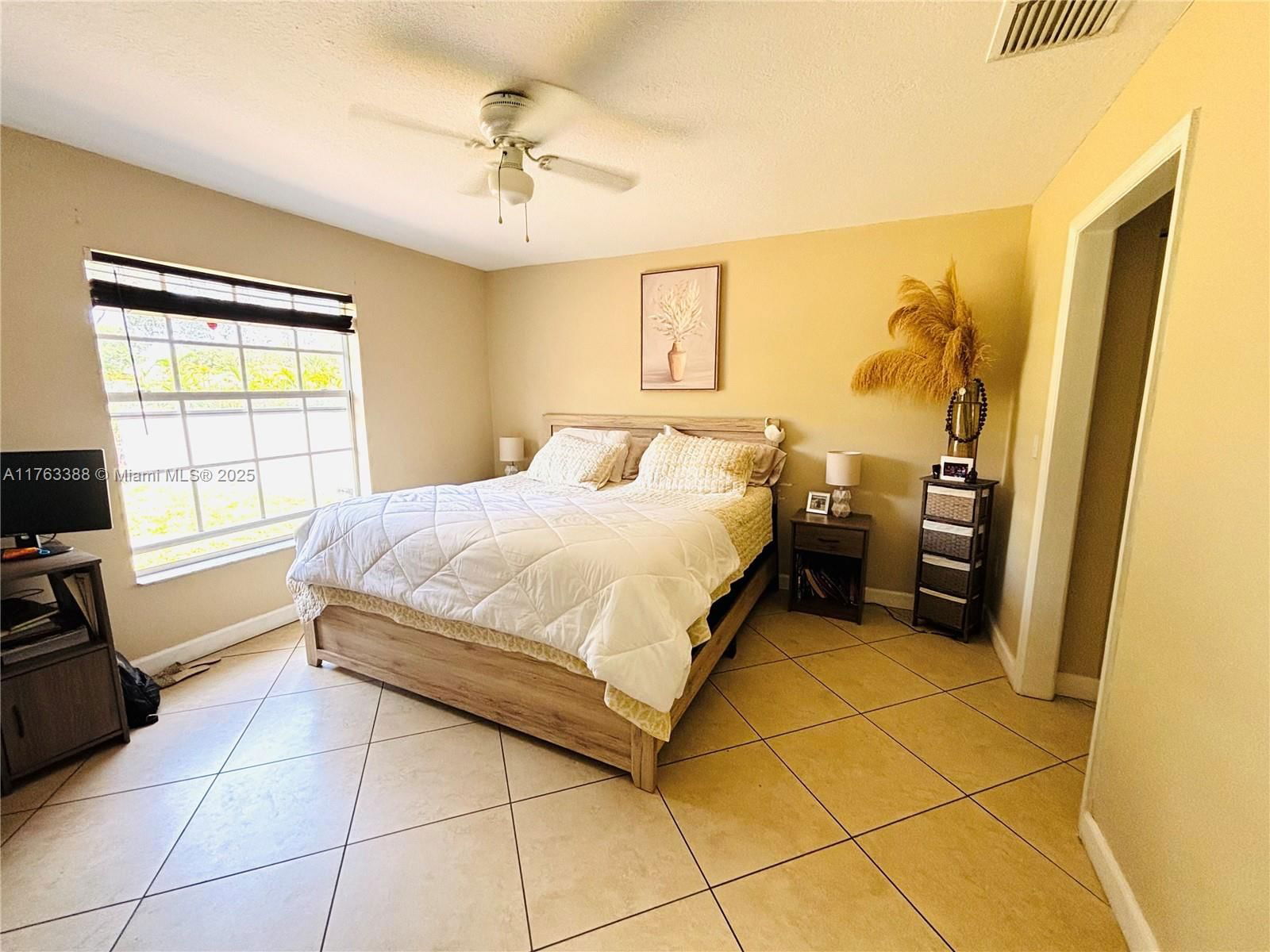Real estate property located at 1113 24th Ave, Broward, Hoosier Heights, Fort Lauderdale, FL