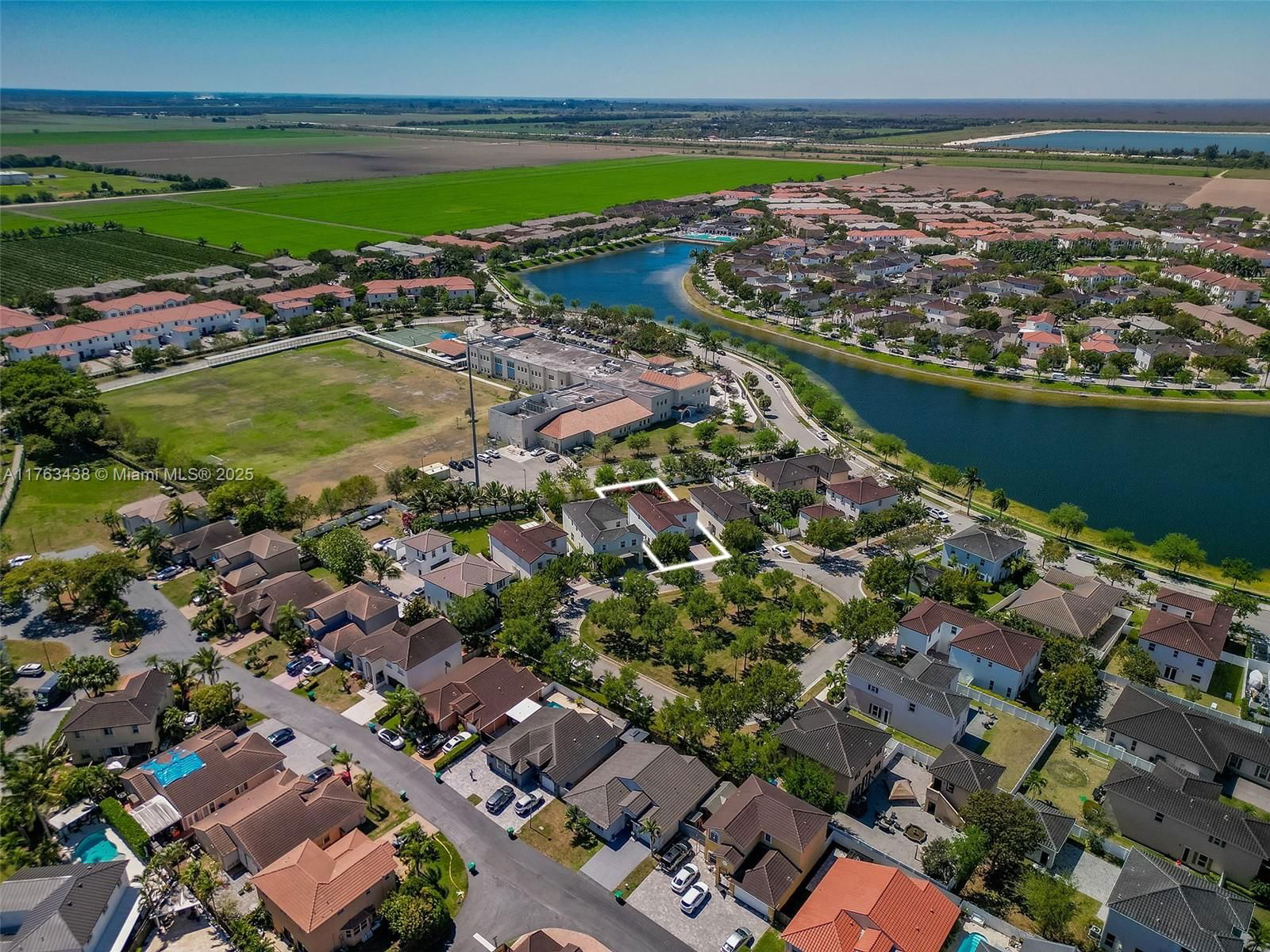 Real estate property located at 16952 92nd St Cir, Miami-dade, Kendall Commons Residenti, Miami, FL