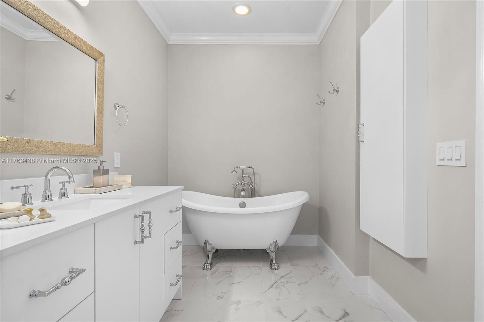 Real estate property located at 16952 92nd St Cir, Miami-dade, Kendall Commons Residenti, Miami, FL