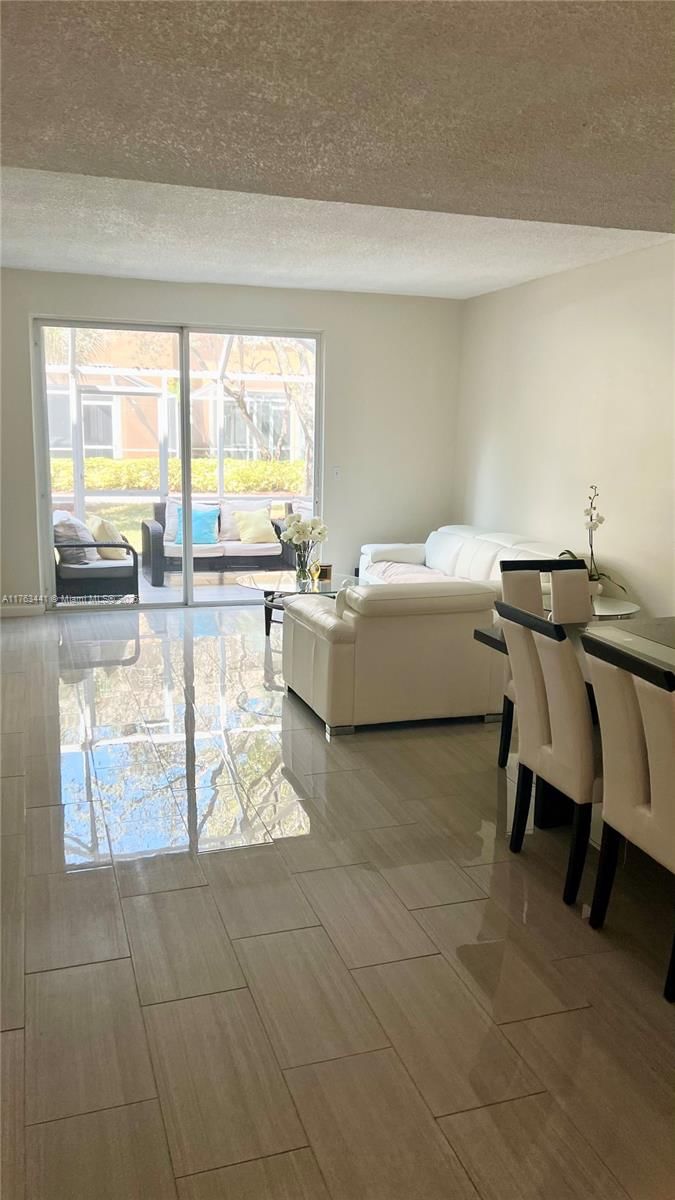 Real estate property located at 1597 Barcelona Way #2-32, Broward, Sectors 3 & 4 Boundary Pl, Weston, FL