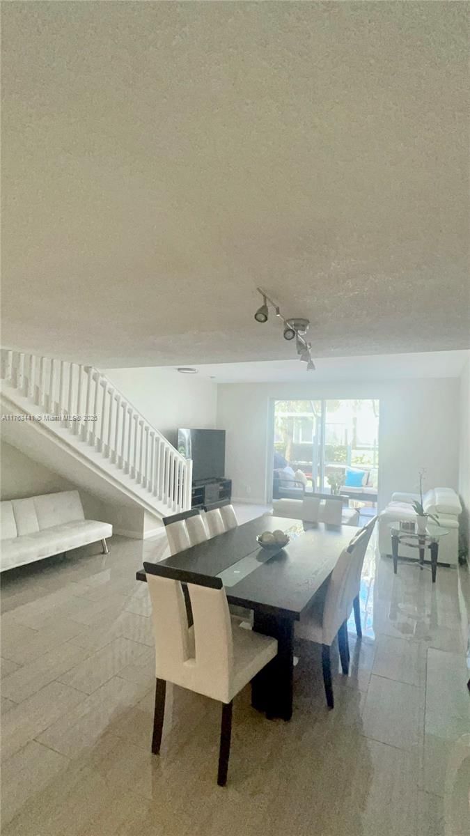 Real estate property located at 1597 Barcelona Way #2-32, Broward, Sectors 3 & 4 Boundary Pl, Weston, FL