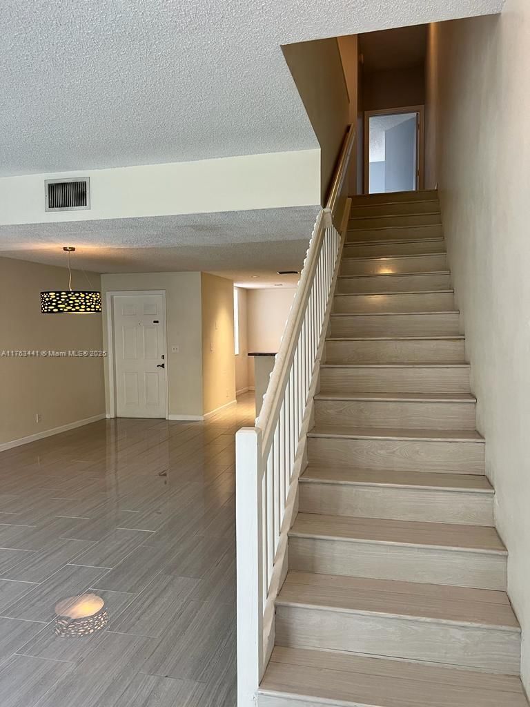 Real estate property located at 1597 Barcelona Way #2-32, Broward, Sectors 3 & 4 Boundary Pl, Weston, FL
