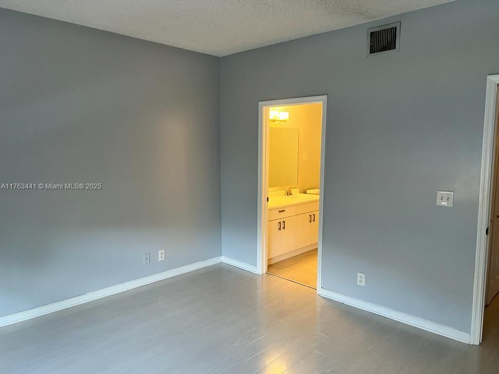 Real estate property located at 1597 Barcelona Way #2-32, Broward, Sectors 3 & 4 Boundary Pl, Weston, FL