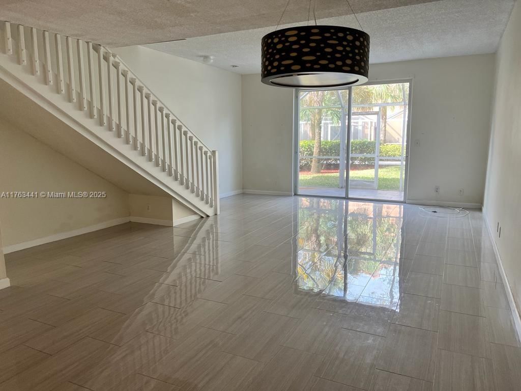 Real estate property located at 1597 Barcelona Way #2-32, Broward, Sectors 3 & 4 Boundary Pl, Weston, FL