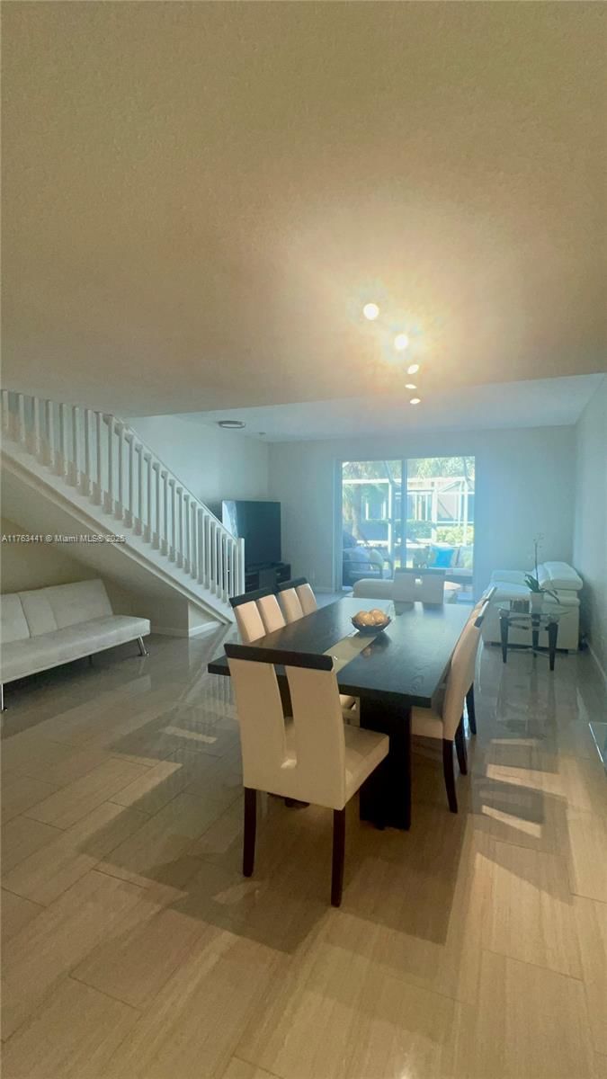 Real estate property located at 1597 Barcelona Way #2-32, Broward, Sectors 3 & 4 Boundary Pl, Weston, FL