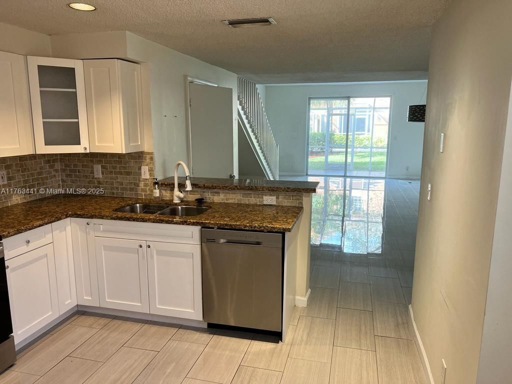 Real estate property located at 1597 Barcelona Way #2-32, Broward, Sectors 3 & 4 Boundary Pl, Weston, FL