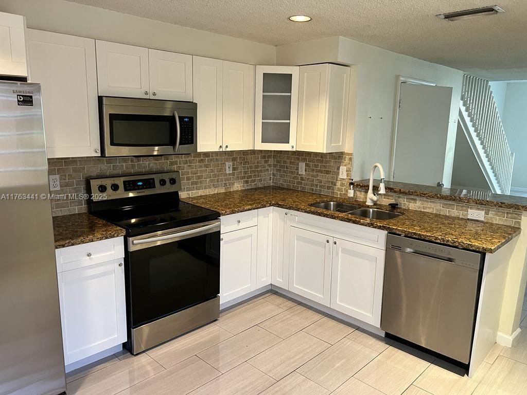 Real estate property located at 1597 Barcelona Way #2-32, Broward, Sectors 3 & 4 Boundary Pl, Weston, FL