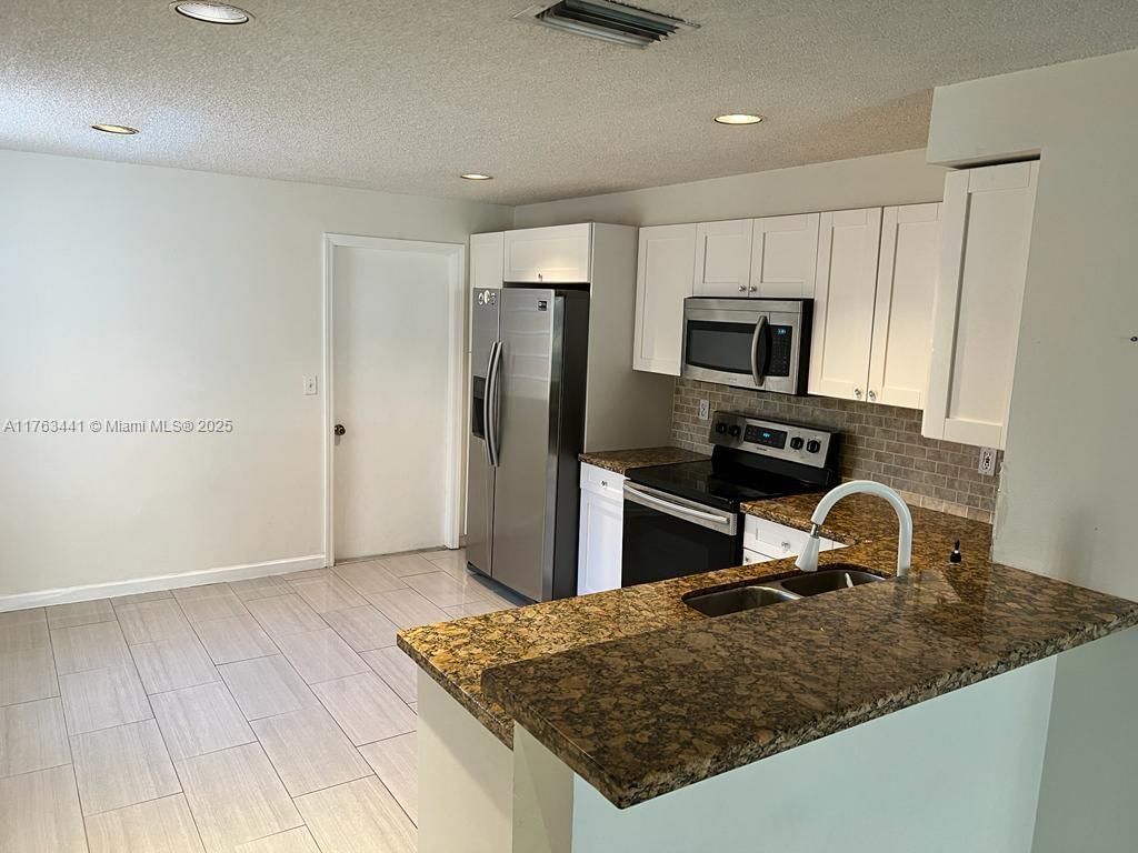 Real estate property located at 1597 Barcelona Way #2-32, Broward, Sectors 3 & 4 Boundary Pl, Weston, FL