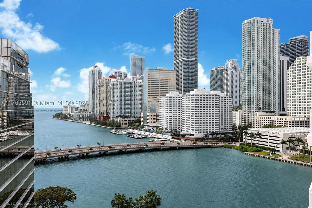 Real estate property located at 701 Brickell Key Blvd #1510, Miami-dade, Courvoisier Courts Condo, Miami, FL