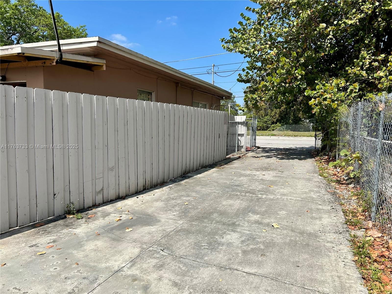 Real estate property located at 1940 Ali Baba Ave, Miami-dade, Opa-Locka, FL
