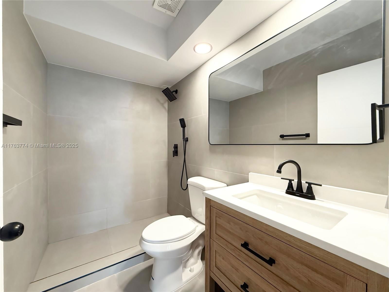 Real estate property located at 1770 Las Olas Blvd #302, Broward, Las Olas Villas Condo, Fort Lauderdale, FL